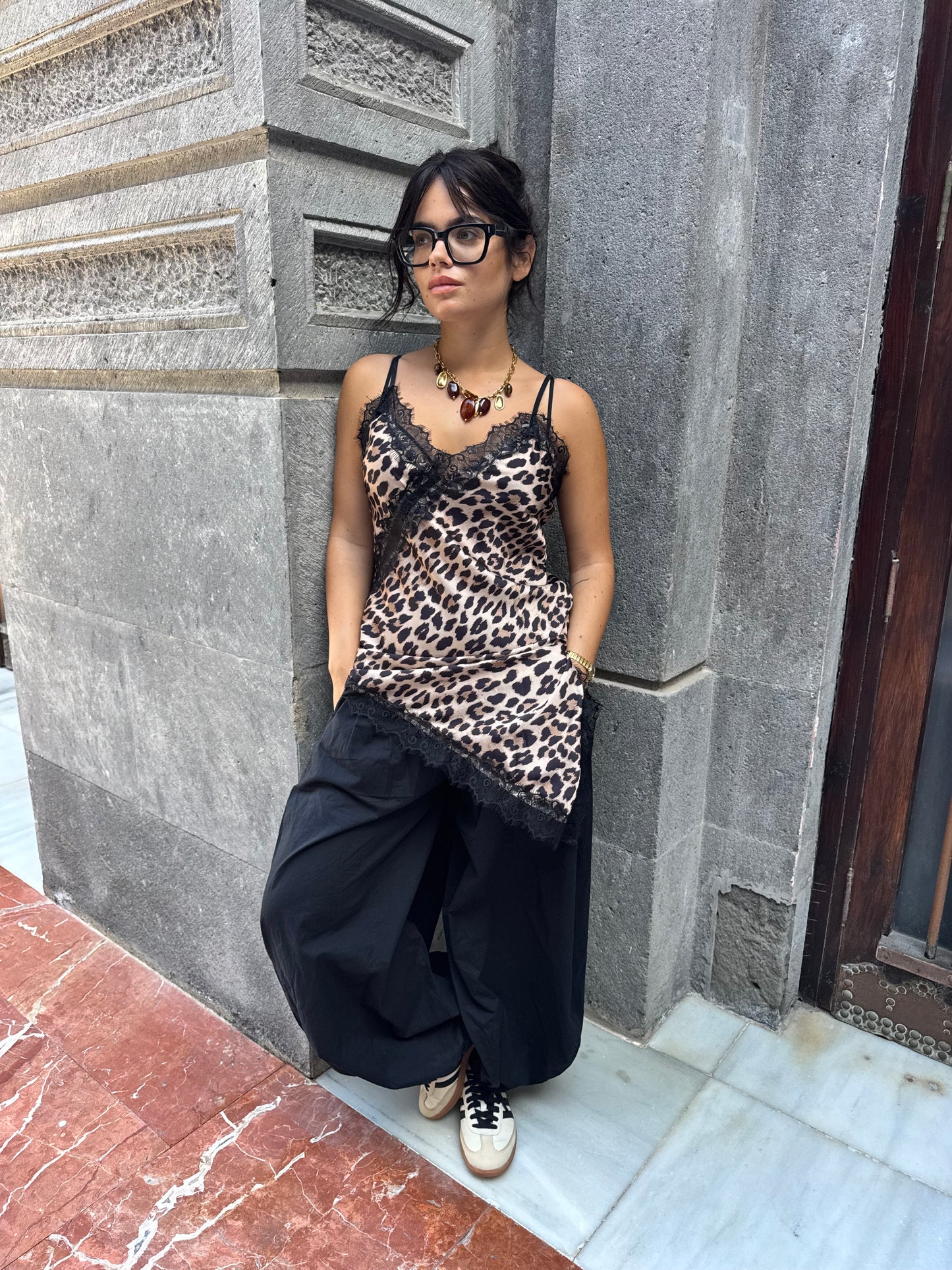 LENCERA ASIMÉTRICA LEOPARDO