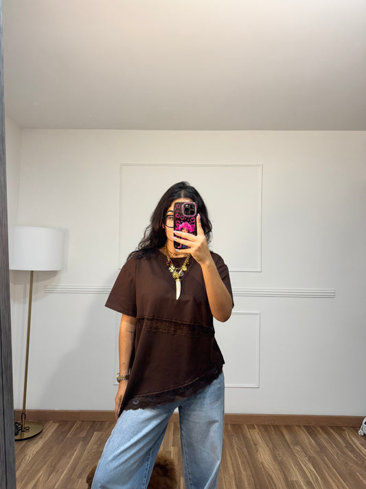 CAMISETA ASIMÉTRICA ENCAJE